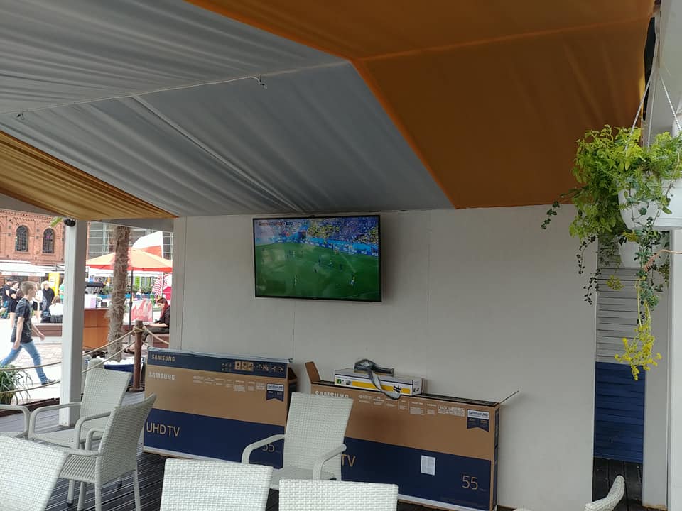 Montaż telewizora na ścianie