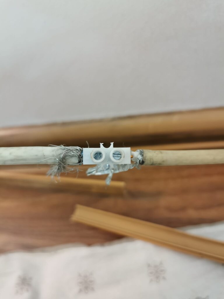 Prowizoryczne połączenie przewodu antenowego